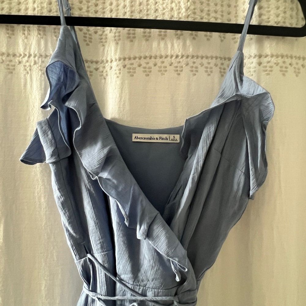 WORN ONCE Abercrombie & Fitch Blue Ruffle Wrap Midi Dress size small - Picture 4 of 9